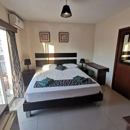 Downtown & Two-bedrooms לרנקה