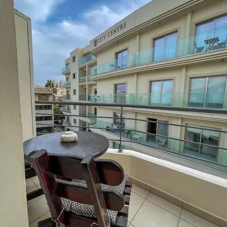 Downtown & Two-bedrooms דירה