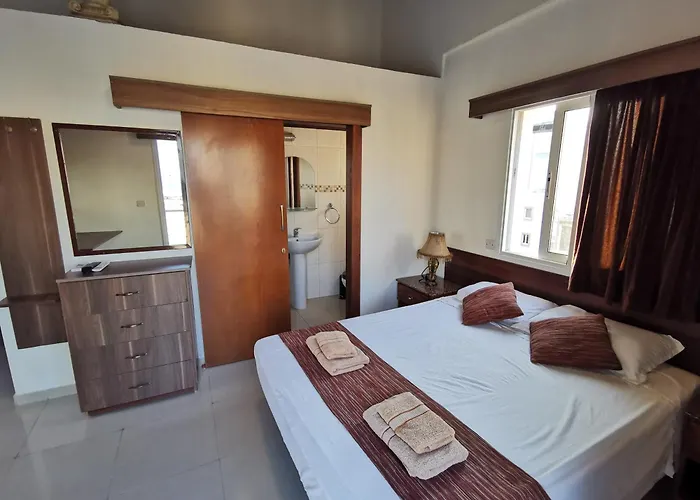 Downtown & Two-bedrooms Apartmán Larnaca