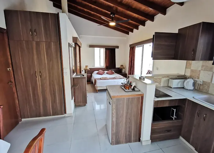 Downtown & Two-bedrooms Apartmán Larnaca