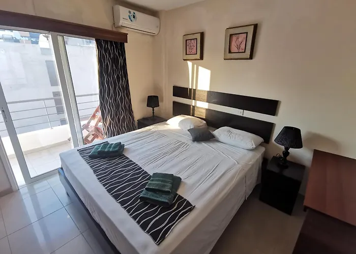 Downtown & Two-bedrooms * 拉纳卡