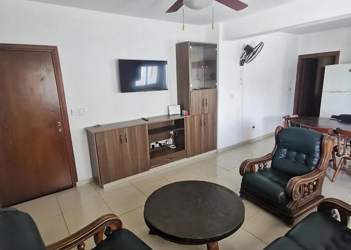 Downtown & Two-bedrooms Apartmán Larnaca